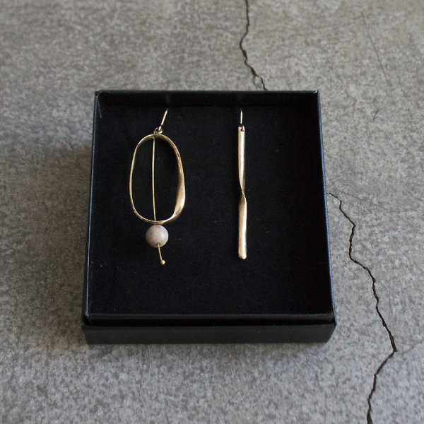 SASAI() / Iso-Turn Wood Stone Earrings